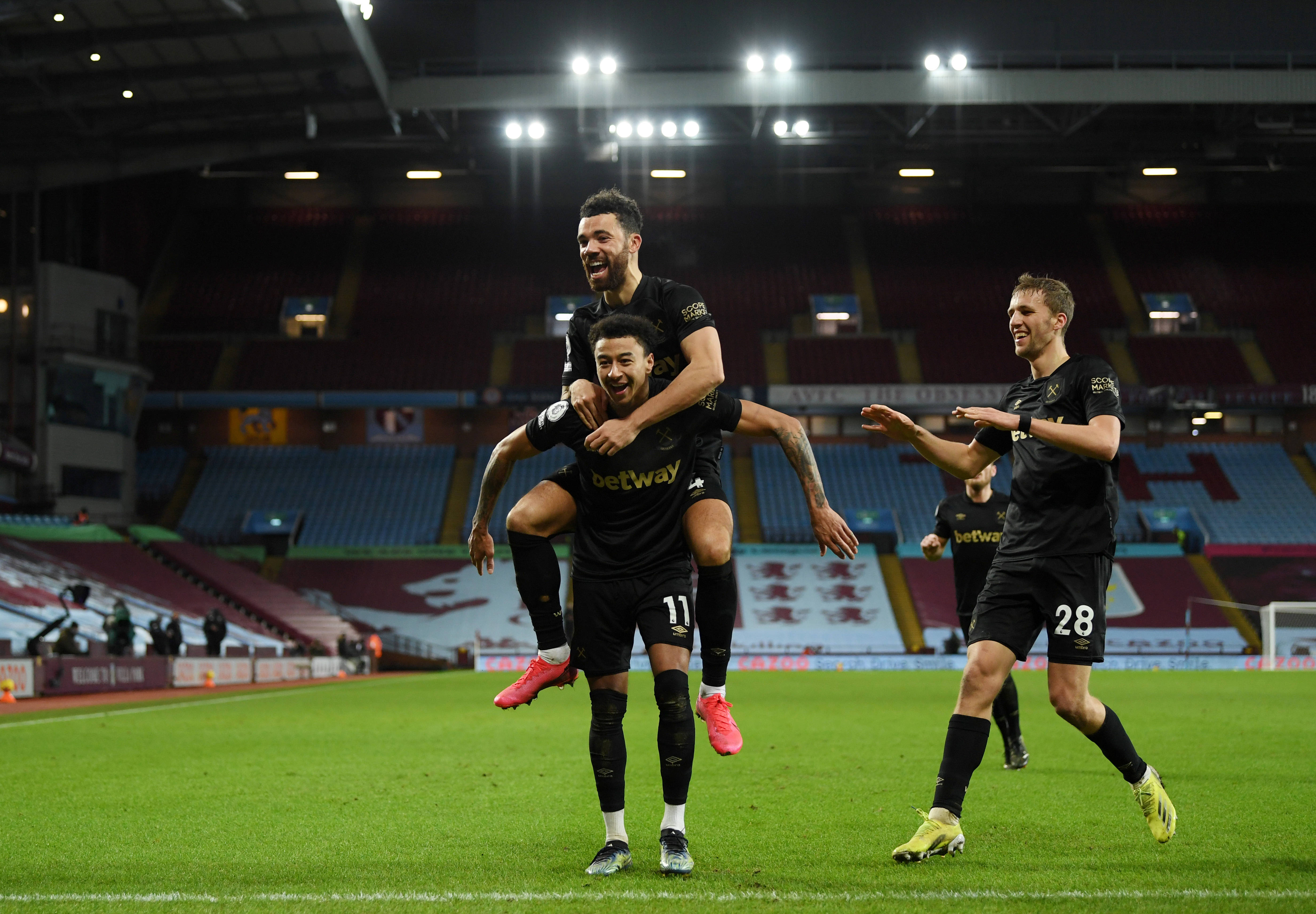 哈兰德百球：左脚71+右脚11，头球11个，其他部位1球