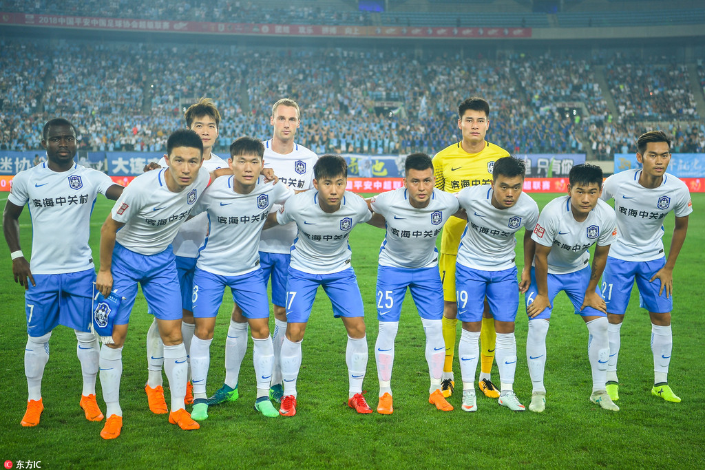 半场战报：阿森纳1-0布拉格斯拉维亚，萨卡点射