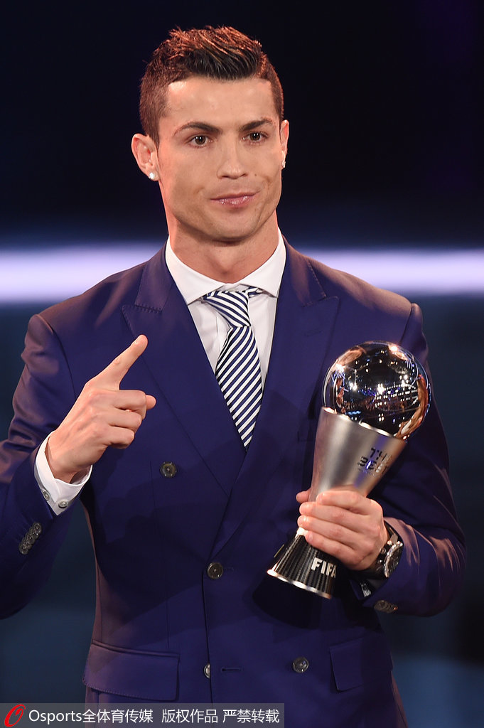 篮球火箭新援表现稳定，逐渐融入体系（火箭新援发挥稳健，逐步融入球队战术体系）