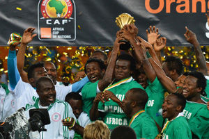 石破天惊！泰勒·亚当斯43米吊射破门为本赛季英超最远进球（惊天一脚！泰勒·亚当斯43米挑射入网，刷新本季英超最远进球纪录）