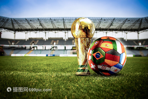 惨被打脸！解说预测阵容变化狂夸雷迪克 结果真正原因是里夫斯伤退（啪啪打脸！解说狂赞雷迪克称阵容有变，真相竟是里夫斯伤退）