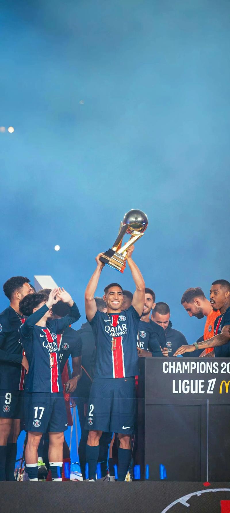 详解棒球规则中的界外球接捕判罚当球在界外区撞击到挡网反弹