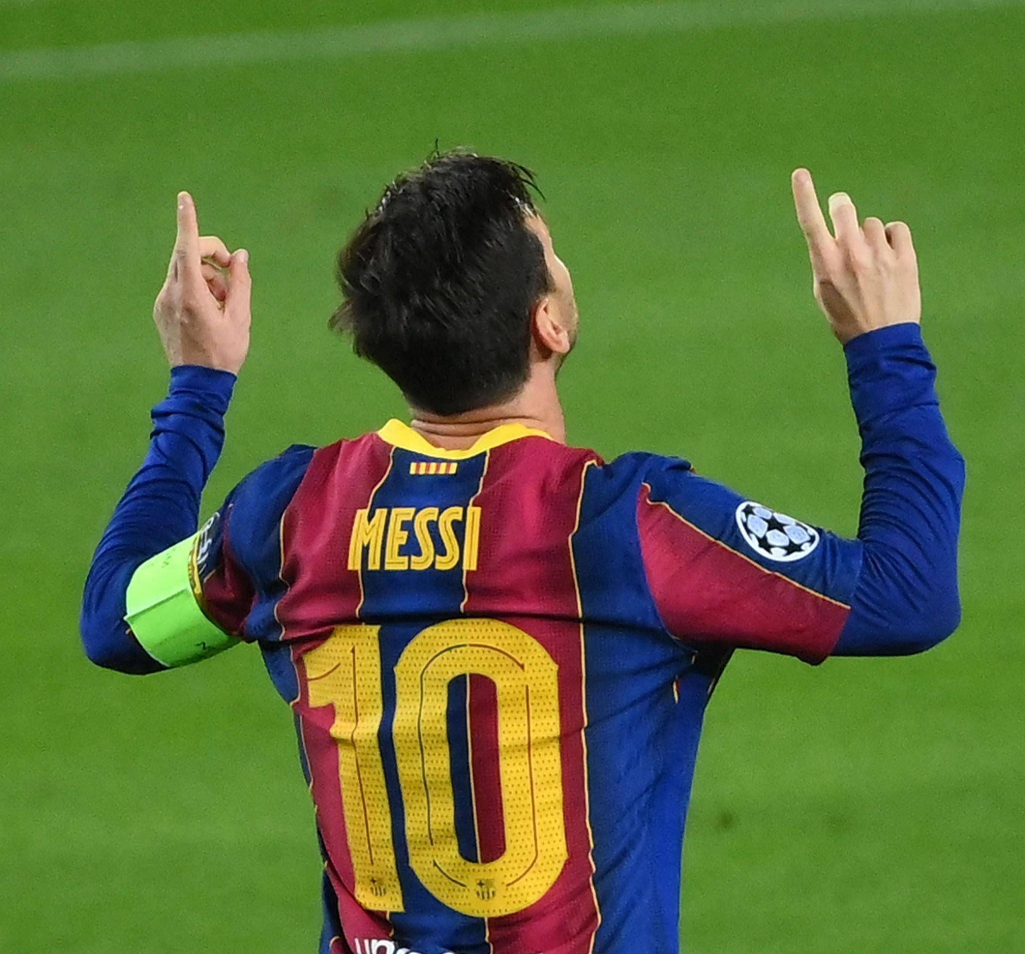 约基奇28+9+11超越篮球之神，穆雷34分超新星打铁，掘金8连斩黄蜂（约基奇28+9+11统治全场，穆雷34分超新星手感冰凉，掘金八连斩黄蜂）