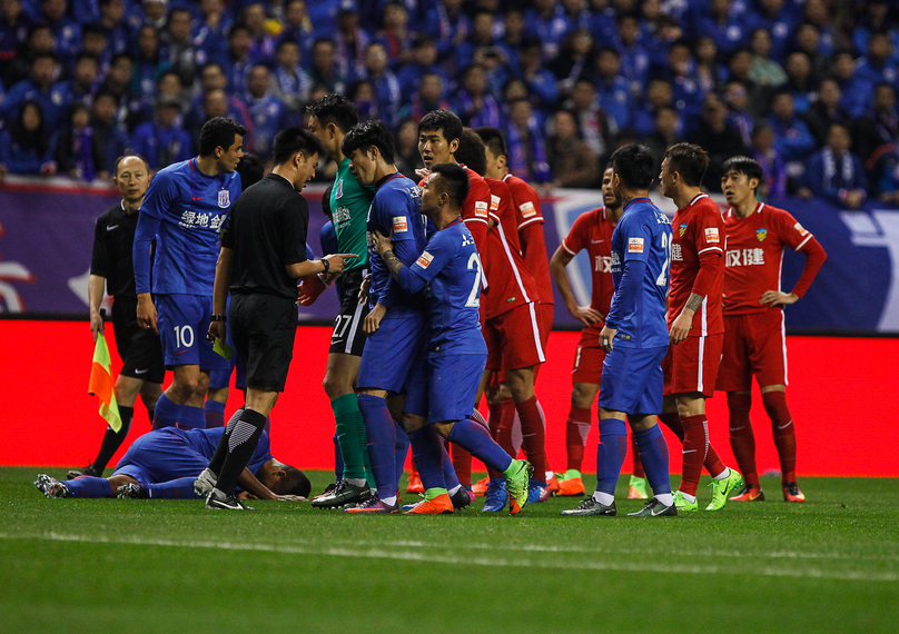 韩K2附加赛半场：巴萨尼破门，黄在闰送礼，富川2-0水原