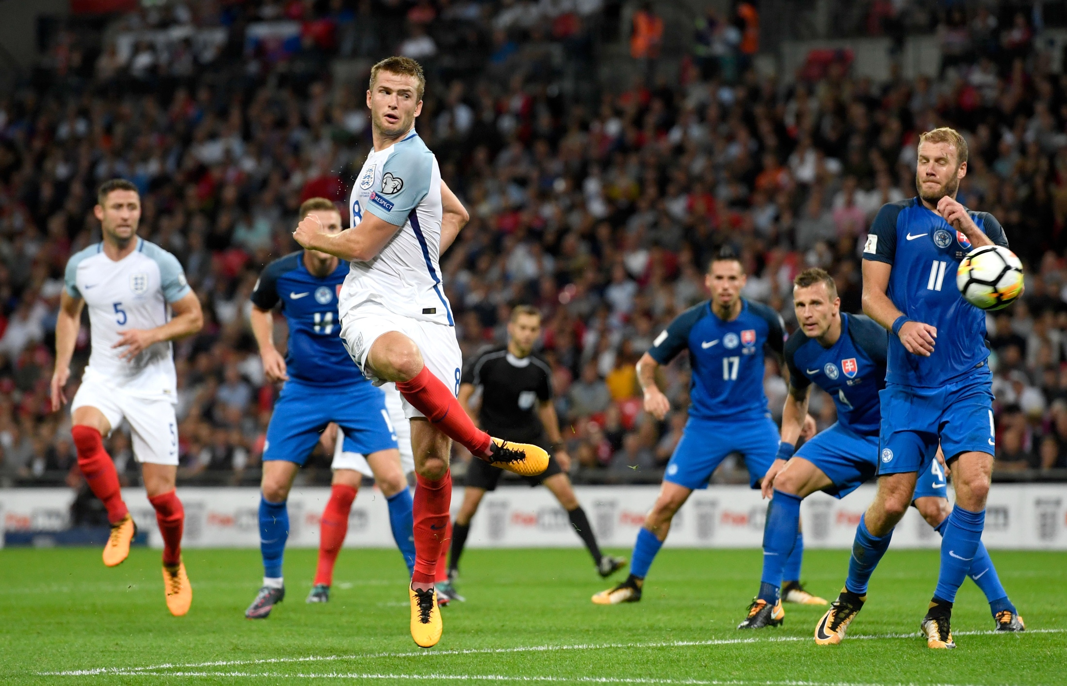 收到国足纪念球衣，尹鸿博：感谢祖国，为国出战是最大骄傲