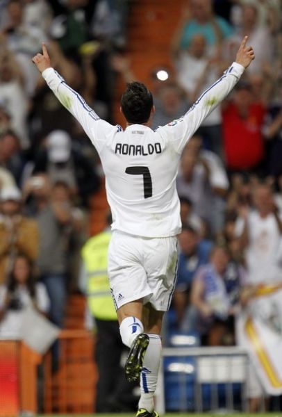 曼联、皇马均已报价莫扎基蒂斯，奥林匹亚科斯：得加钱