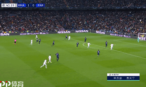 欧冠赛前穆里尼奥与两名昔日弟子重逢，并亲吻了斯内德的光头